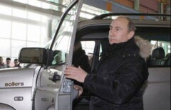 В Сочи генерал оторвал ручку военного джипа и рассмешил Путина