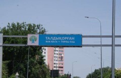 Союз водителей Талдыкоргана требует убрать с улиц информационные дисплеи