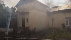 В Алматы произошёл крупный пожар на территории кардиологического центра, погиб рабочий