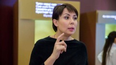 Аружан Саин написала о девочке с иголками в родничке и спине. Родители не знают, откуда они взялись