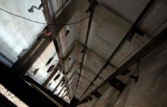 Шымкентские спасатели достали из шахты лифта упавшего мужчину