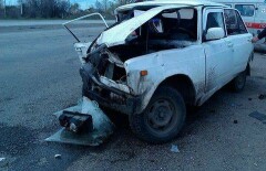 Возвращаясь с похорон, сотрудники частной фирмы спасли зажатых в автомобилях людей