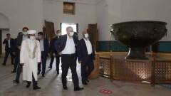 Токаев ознакомился с результатами реставрационных работ в мавзолее Ходжи Ахмеда Яссауи