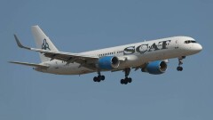 Почему пассажира в наушниках сняли с самолёта, рассказали в SCAT