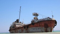 В объект экстремального туризма превратили актаусцы заброшенный на Каспии танкер