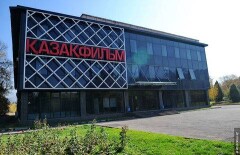 Прокуроры выявили незаконную стоянку и три СТО на территории "Казахфильма"