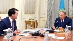 Назарбаев поручил Шпекбаеву решить вопрос с зарплатой госслужащих