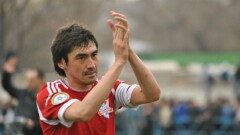 Сборная Казахстана провожала Самата Смакова, качая на руках в раздевалке