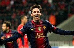 Лионель Месси забил фантастический гол гигантскому роботу-вратарю