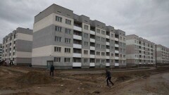 Дефекты в домах мкр Саялы в Алматы до сих пор не устранили из-за дождливой погоды