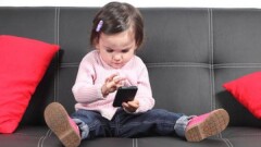 Более половины детей лето провели у телевизора и за играми на смартфоне - исследование