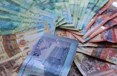 Курс доллара достиг 312 тенге на утренних торгах