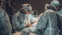 Известный казахстанский политик прострелил себе ладонь из пистолета