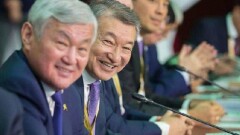 Назарбаев наградил орденами акимов Даниала Ахметова и Бердыбека Сапарбаева