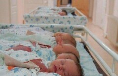 В роддомах Алматы отбирали у матерей младенцев и продавали их