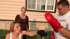 Лишившаяся ног Екатерина Парафиева пробует себя в боксе