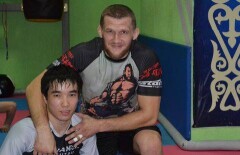 Чемпион Мира приехал помочь казахстанскому кикбоксёру
