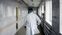 Мажилисмен Сыздыков: В регионах Казахстана 60% врачей уйдут на пенсию через пять лет