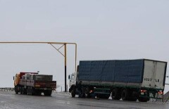 Гололёд остановил грузовой транспорт в Уральске