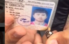 В Шымкенте водитель сжёг свои права, разозлившись на полицейского 