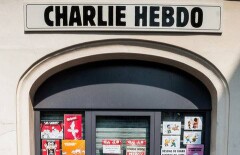 Редакция Charlie Hebdo осудила атаки на Париж