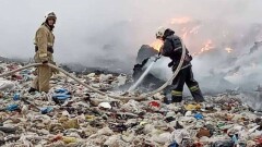 Открытый огонь на мусорном полигоне в Алматинской области удалось потушить