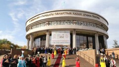 "Самая горячая и пристрастная публика" – международный айтыс проходит в Караганде