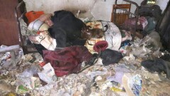 Гору мусора накопила в квартире пенсионерка из Уральска