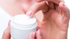 Johnson & Johnson прекращает продажу косметики, отбеливающей кожу