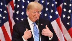 Трамп ушёл в отпуск, рассказал о письме от Ким Чен Ына и назвал Голливуд "расистским"