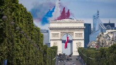 "Жёлтые жилеты" вышли на улицы Парижа в День взятия Бастилии