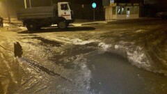 Небольшая речка вышла из берегов и затопила Ташкентский тракт в Алматы