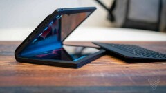 Lenovo представила первый в мире ноутбук с гибким экраном
