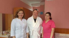 В Алматы спасли жизнь американского профессора, который случайно повредил десну