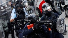Столкновением протестующих с полицией закончилась демонстрация в Гонконге
