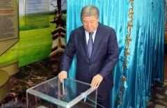 Есимов проголосовал за действующую стратегию