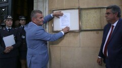В Греции распустили парламент: указ президента вывесили на входе в здание