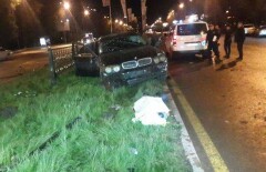 Один человек погиб и шестеро пострадали во время страшной автокатастрофы в Алматы