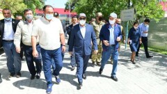 Умирзак Шукеев посетил эвакуационные центры в Мактааральском районе