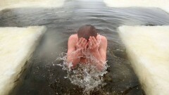 Неизвестные требовали плату за доступ к проруби во время крещенских купаний в Жетыгене