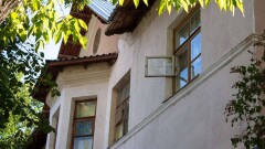 "Об асфальт ударился". Что случилось с мальчиком из приёмной семьи в Каратау