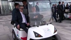 Назарбаев на электрокаре провёл экскурсию по ЭКСПО для финского президента 