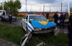 В Костанае пострадала полицейская машина, заехавшая под "кирпич"