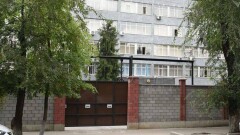 Заборы вокруг РУВД в Алматы снесут, но построят новые 