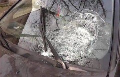Засмотревшуюся в планшет девушку сбили на проезжей части в Алматы