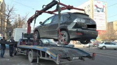 Эвакуацией на штрафстоянку грозят автовладельцам, паркующим машины вдоль дороги