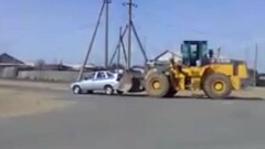 Необычную эвакуацию полицейской машины запечатлели в Павлодаре