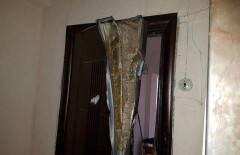 В поисках "запрещённых предметов" полиция Алматы разворотила две квартиры