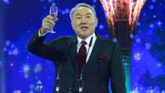 Назарбаев встретит Новый год в офисе, потому что "где встретишь, там и будешь работать"