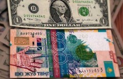Курс доллара снова опустился до 360 тенге
